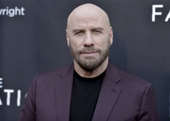John Travolta vende mansión oceánica de $5 millones con 20 habitaciones