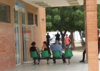 Murió estudiante al chocar vehículo contra un puente