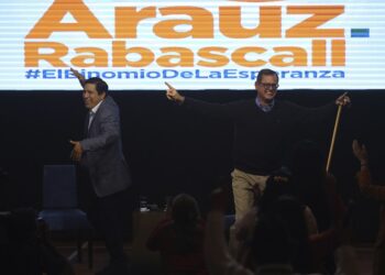 Arauz gana primera vuelta en Ecuador bajo la sombra de Correa