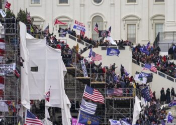 Abogados de Trump dicen que el juicio es “puro teatro”