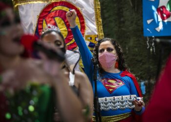 Carnaval de Brasil pasa a la internet debido a COVID-19