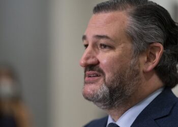 Cruz confirma sus vacaciones en México después de que tormenta azotara Texas