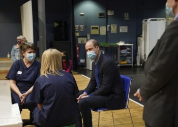 Guillermo dice que su abuelo, el príncipe Felipe, está bien