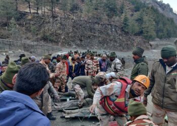 India: 26 muertos, 165 desaparecidos tras colapso de glaciar