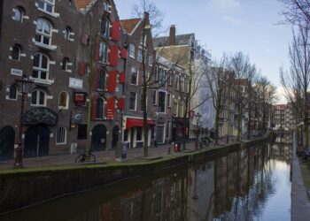 Holanda apela orden de eliminar toque de queda por pandemia