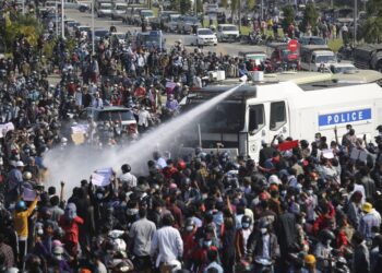 Gobernantes militares endurecen restricciones contra manifestantes en Myannmar