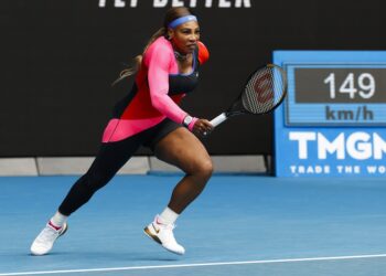 Serena Williams comienza en Australia con una victoria fácil
