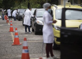 Ante falla en el sistema gubernamental brasileños ricos buscan vacunas contra COVID por su cuenta