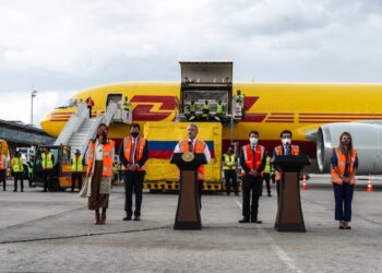 Colombia recibe primer lote de 50.000 vacunas contra la COVID_19