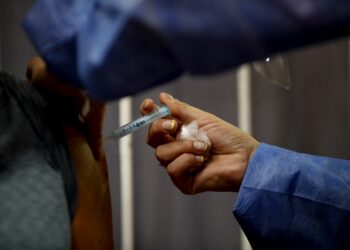 Estudio: Vacuna rusa Sputnik V es eficaz contra coronavirus