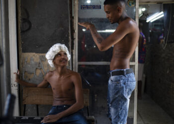 Brasileños salen de viaje pese a restricciones por Covid-19