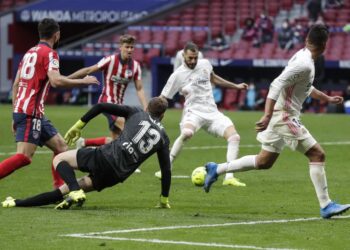 Atlético empata con Real Madrid, la Liga se aprieta