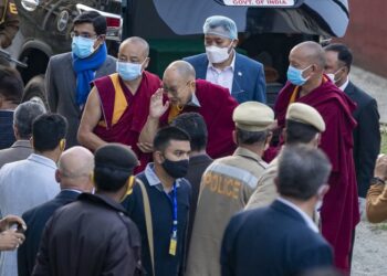 El Dalai Lama recibe la vacuna contra el coronavirus