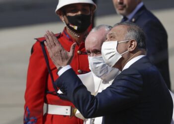 En plena pandemia, Francisco visita a cristianos en Irak