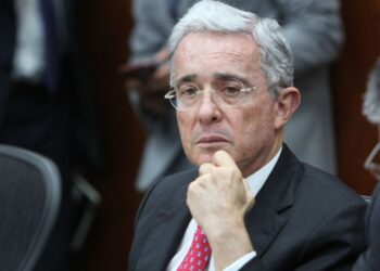 Colombia: Fiscalía no llama a juicio a expresidente Uribe