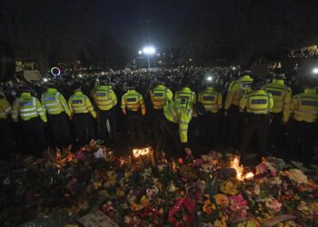 Policía de Londres bajo presión por enfrentamientos en protesta de mujeres