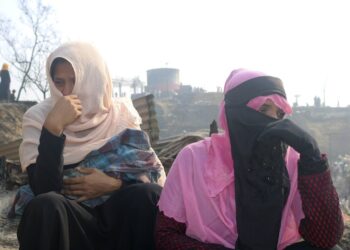 Al menos 15 muertos tras incendio en campamento de rohingya en Bangladesh