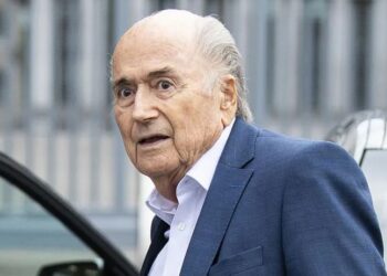 FIFA vuelve a suspender a Blatter por corrupción