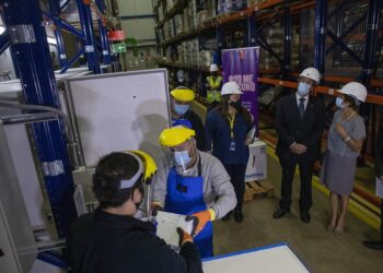 Chile dona 20.000 vacunas chinas a Ecuador