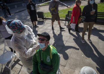 Chile enfrenta eventual postergarción de elecciones por rebrote de COVID-19
