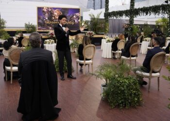 Las calificaciones de los premios Grammy caen un 51 por ciento a un mínimo histórico