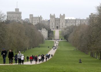 Gran Bretaña relaja confinamiento pese a ola de COVID-19 en la UE