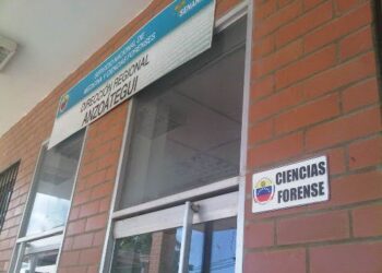 Murió joven electricista tras caer de una moto