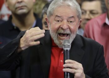 Juez anula sentencias del expresidente Lula