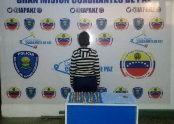 Policías atraparon a presuntos narcomulas con 71 dediles de cocaína