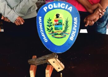 Funcionarios de Polibolívar detuvieron a dos hombres armados