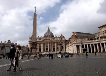 Vaticano bajó en reservas para cubrir su déficit y busca donaciones