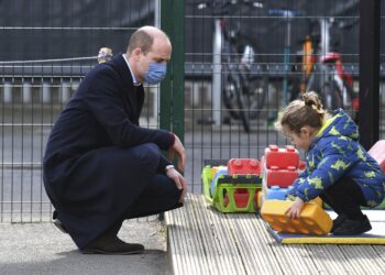 El príncipe William defendió a la familia real del Reino Unido contra acusaciones de racismo