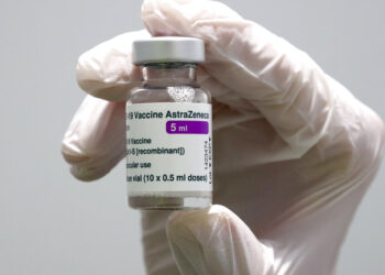 Gran Bretaña pide limitar vacuna de AstraZeneca en menores de 30 años