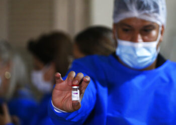 Paraguay suspende vacuna de AstraZeneca a menores de 55