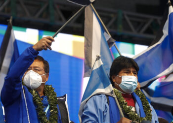 Evo Morales evalúa a su partido tras reveses