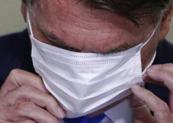 Corte aprobó pesquisa a respuesta de Bolsonaro a pandemia