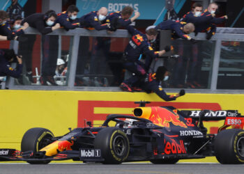 Verstappen derrota a Hamilton en Emilia-Romagna