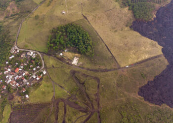 Guatemala: lava de volcán a punto de tragarse una comunidad