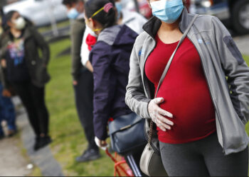 Estudio: vacunación contra Covid-19 en embarazo es segura