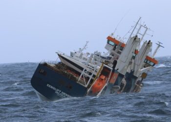 Tripulaciones de salvamento aseguraron un buque de carga holandés a la deriva frente a Noruega