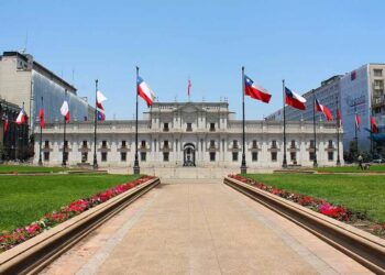 Migrantes irregulares tienen 180 días para salir de Chile antes de ser deportados