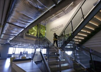 Amazon traerá trabajadores de regreso a las oficinas en otoño