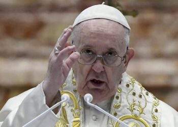 El papa lamenta la guerra y el Covid en su mensaje Urbi et Orbi
