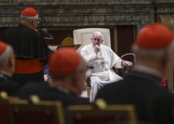 El Papa facilitó procesamientos en el Vaticano para cardenales y obispos