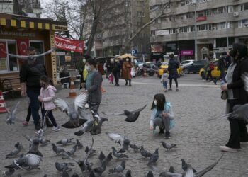 Turquía reporta cifra récord de decesos por COVID-19