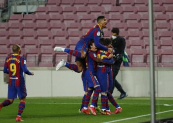 Gol agónico de Dembélé deja al Barcelona a un punto del líder Atlético de Madrid