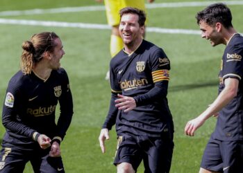 El Atlético de Madrid naufraga en Bilbao y el Barcelona acaricia la cima