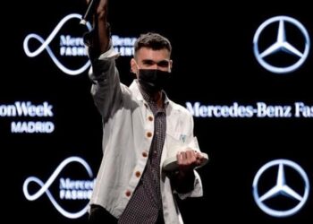 Venezolano Gabriel Nogueiras ganó concurso de diseño de modas en España