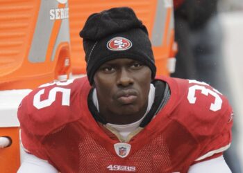 Fuente AP: el jugador de la NFL Phillip Adams mató a cinco personas y luego se suicidó