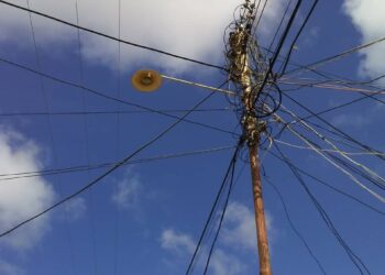 Vecinos reportaron fallas eléctricas en Porlamar